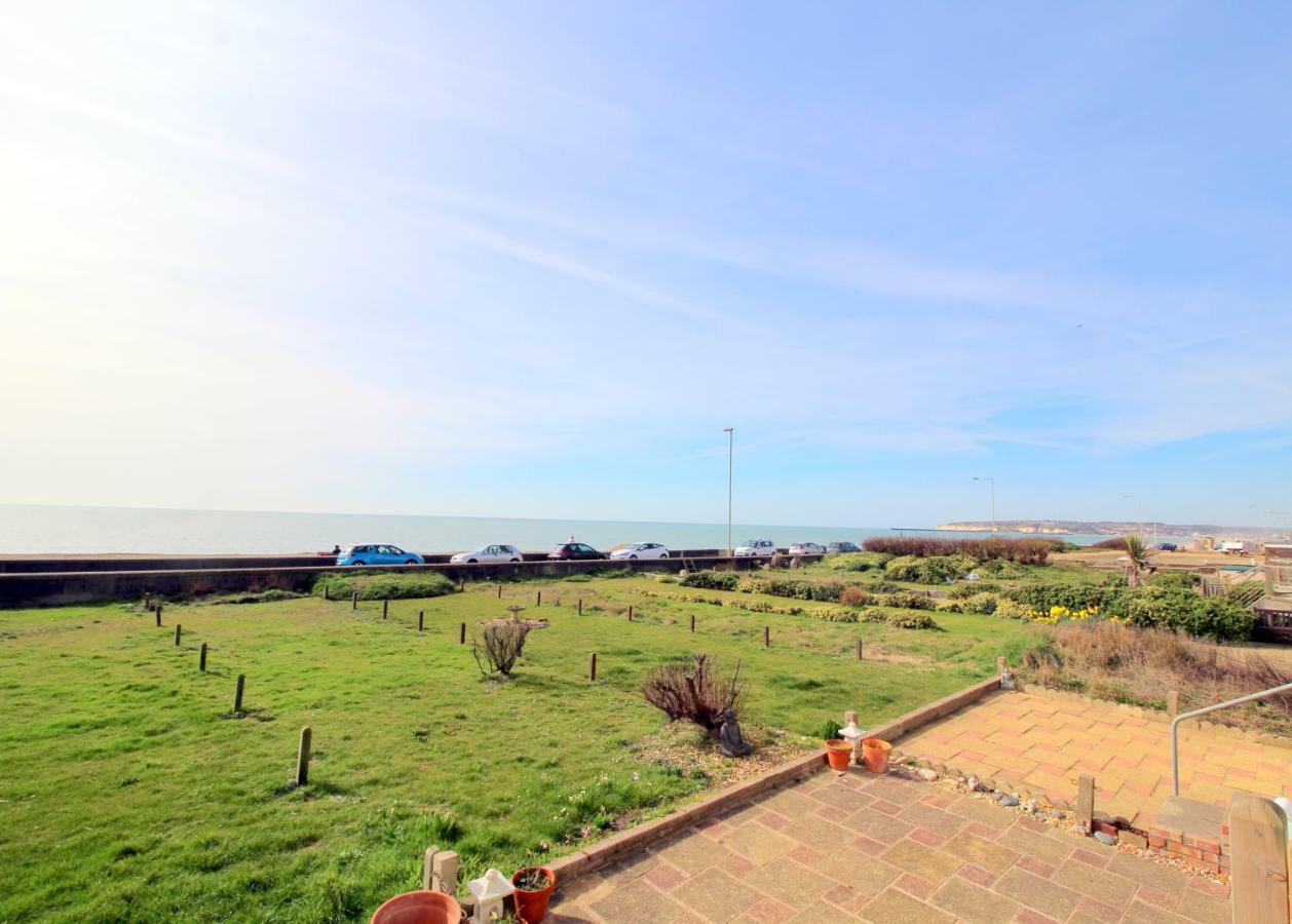 Pebbles Beach House By Air Premier Seaford Exterior photo