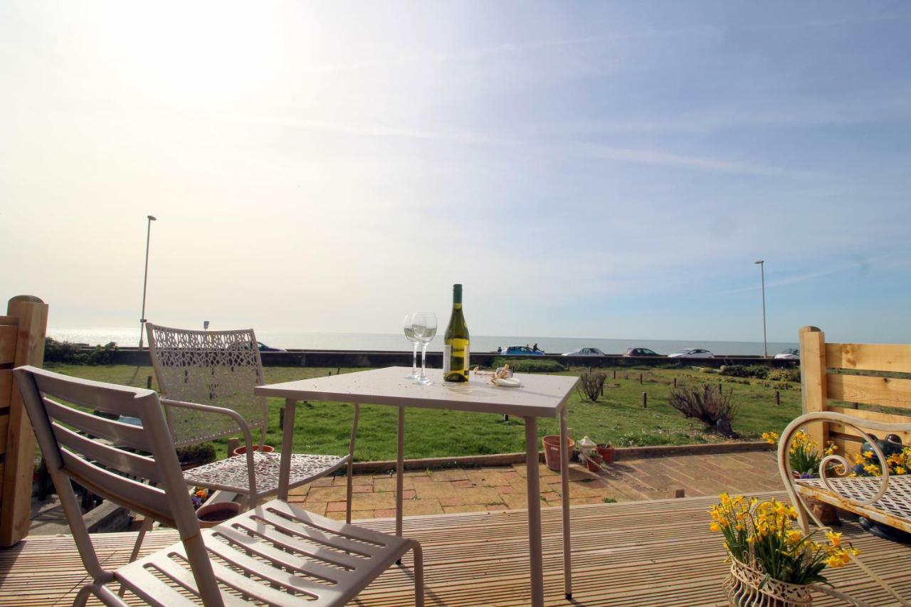 Pebbles Beach House By Air Premier Seaford Exterior photo